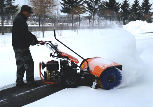 <b><font color='#333333'>迅之潔手推式掃雪機</font></b>